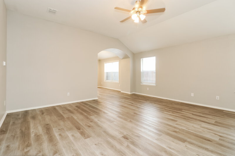 0/Mo, 228 Heritage Dr Crowley, TX 76036 Living Room View 2
