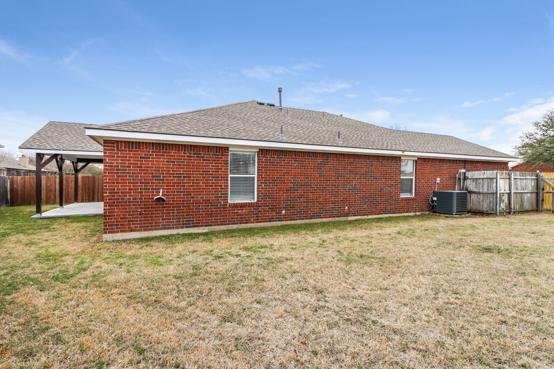 0/Mo, 228 Heritage Dr Crowley, TX 76036 Rear View