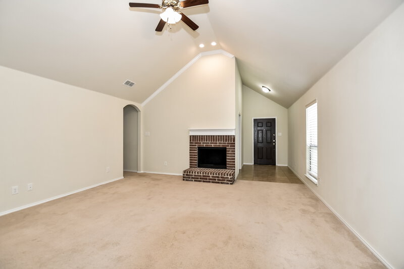 2,575/Mo, 13713 Creek Crossing Dr Dallas, TX 75253 Living Room View 3