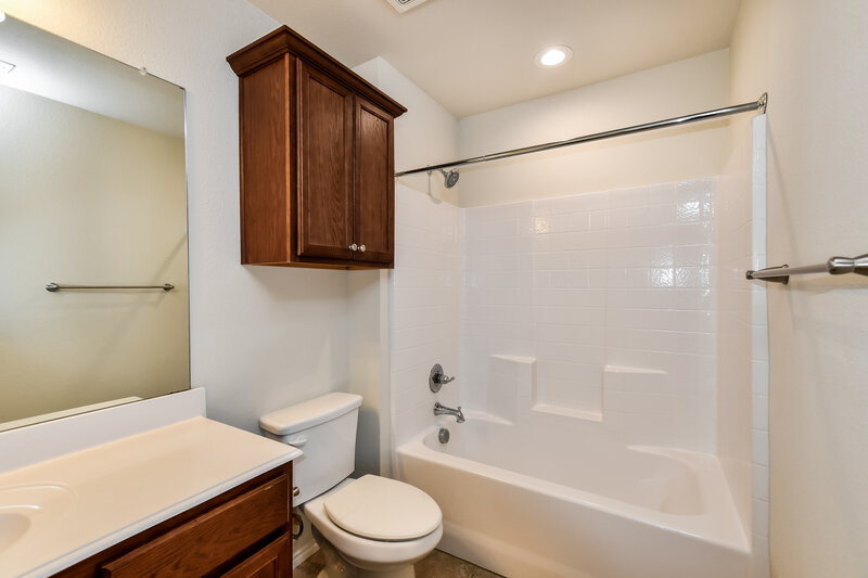 2,575/Mo, 13713 Creek Crossing Dr Dallas, TX 75253 Bathroom View