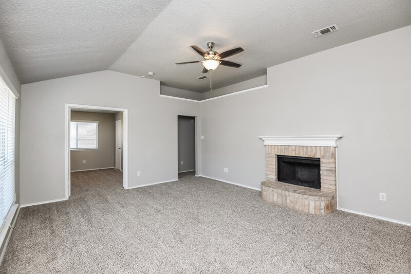 2,130/Mo, 1121 Sandalwood Dr Fort Worth, TX 76140 Living Room View 2