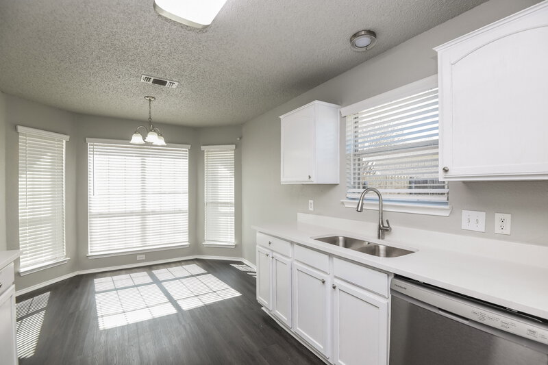 2,130/Mo, 1121 Sandalwood Dr Fort Worth, TX 76140 Dining Room View