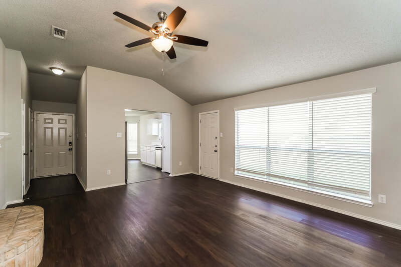 1,800/Mo, 1121 Sandalwood Dr Fort Worth, TX 76140 Living Room View 3