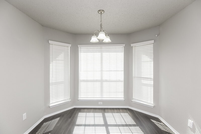 2,130/Mo, 1121 Sandalwood Dr Fort Worth, TX 76140 Dining Room View 2