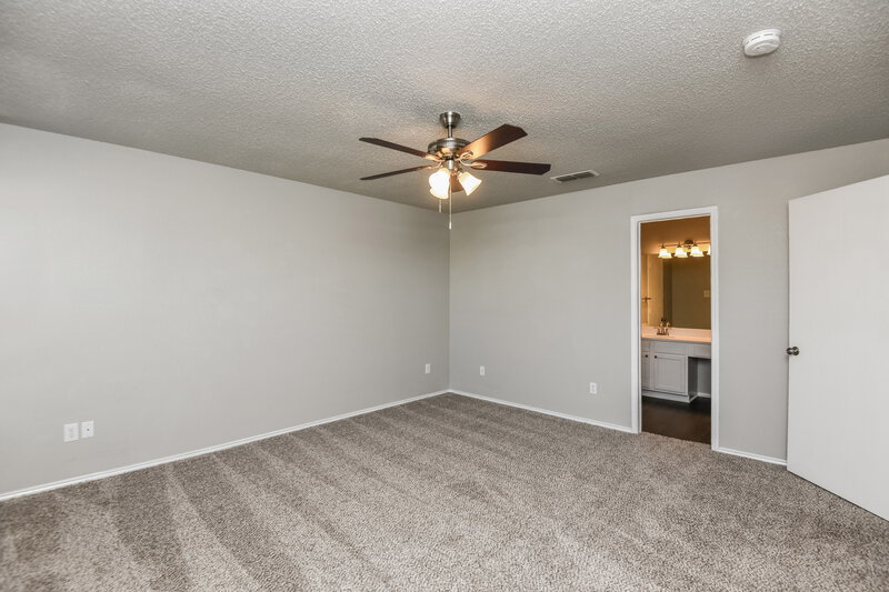 2,130/Mo, 1121 Sandalwood Dr Fort Worth, TX 76140 Main Bedroom View 2