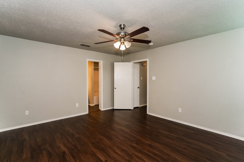 1,800/Mo, 1121 Sandalwood Dr Fort Worth, TX 76140 Main Bedroom View 2
