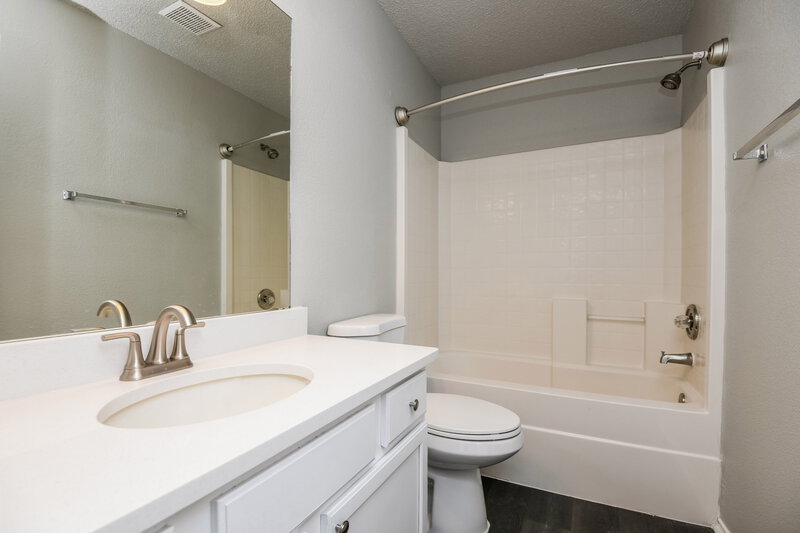 2,130/Mo, 1121 Sandalwood Dr Fort Worth, TX 76140 Bathroom View