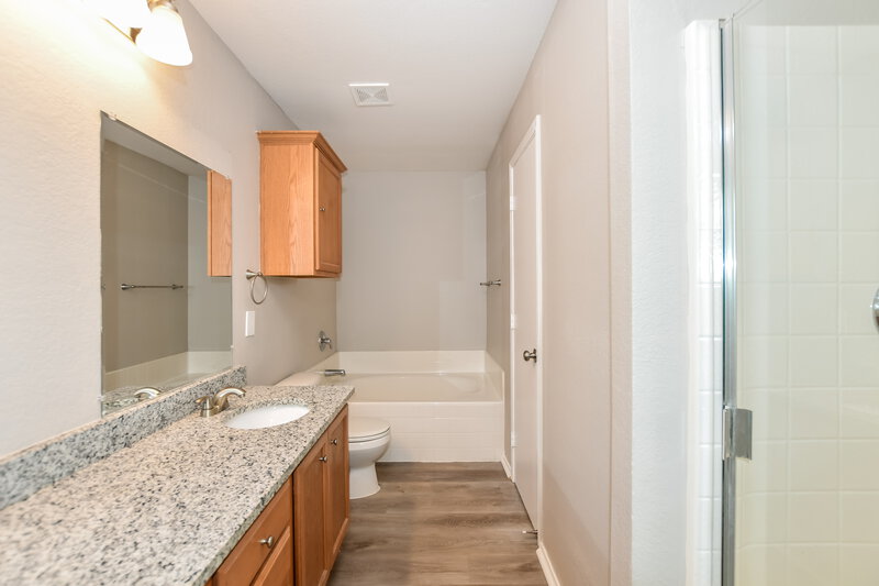 2,050/Mo, 109 Painted Trl Forney, TX 75126 Main Bathroom View