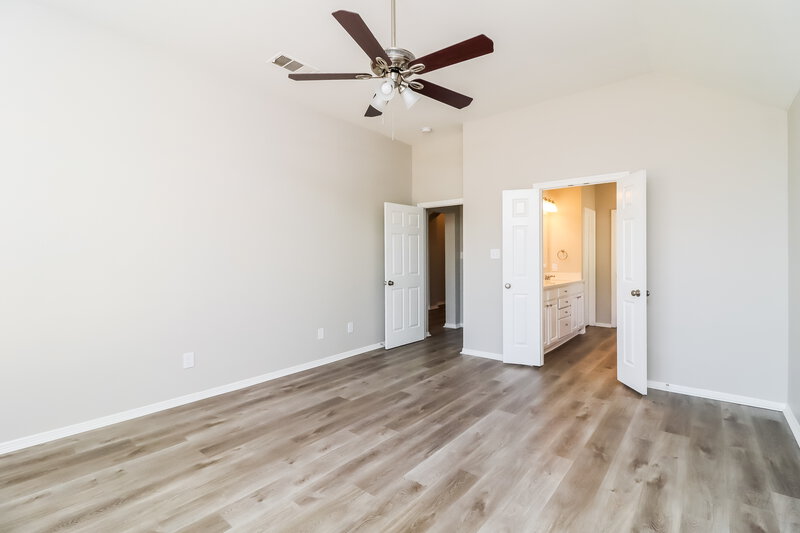 2,505/Mo, 846 Mill Creek Cir Lancaster, TX 75146 Main Bedroom View