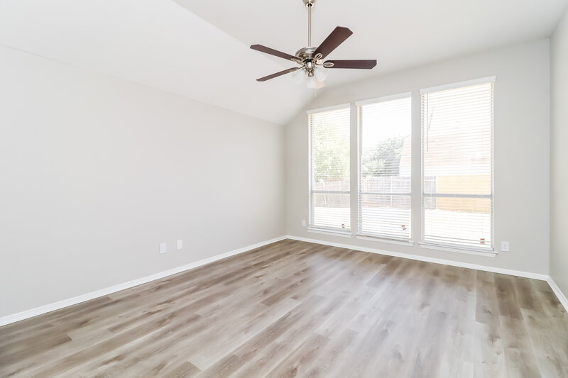 2,505/Mo, 846 Mill Creek Cir Lancaster, TX 75146 Main Bedroom View 2