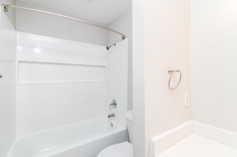 2,505/Mo, 846 Mill Creek Cir Lancaster, TX 75146 Bathroom View