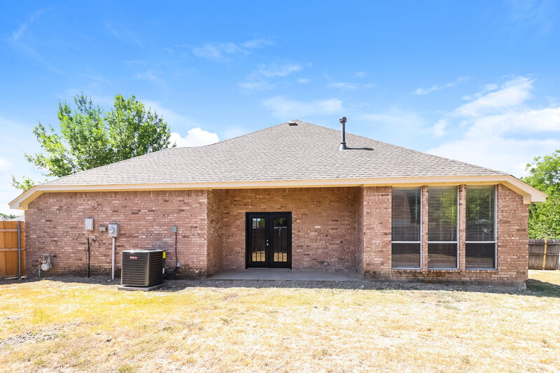 2,505/Mo, 846 Mill Creek Cir Lancaster, TX 75146 Rear View