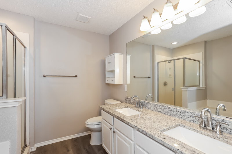 2,645/Mo, 7802 Mason Dells Dr Arlington, TX 76001 Main Bathroom View