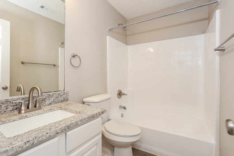 2,645/Mo, 7802 Mason Dells Dr Arlington, TX 76001 Bathroom View