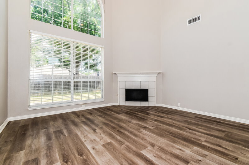 2,655/Mo, 1333 Mill Wood Ln Garland, TX 75040 Living Room View