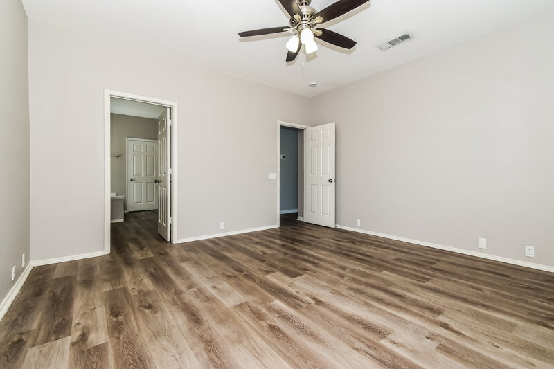 2,655/Mo, 1333 Mill Wood Ln Garland, TX 75040 Main Bedroom View 2