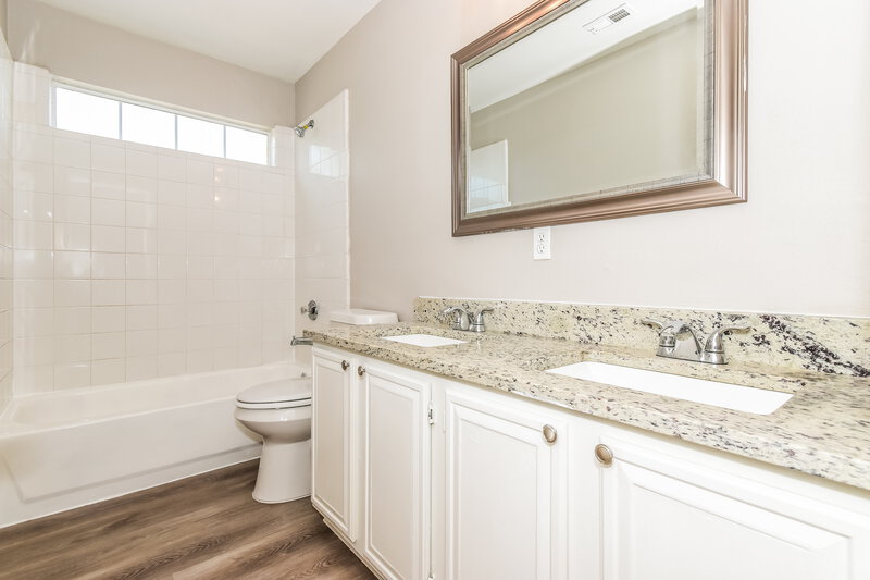 2,655/Mo, 1333 Mill Wood Ln Garland, TX 75040 Bathroom View