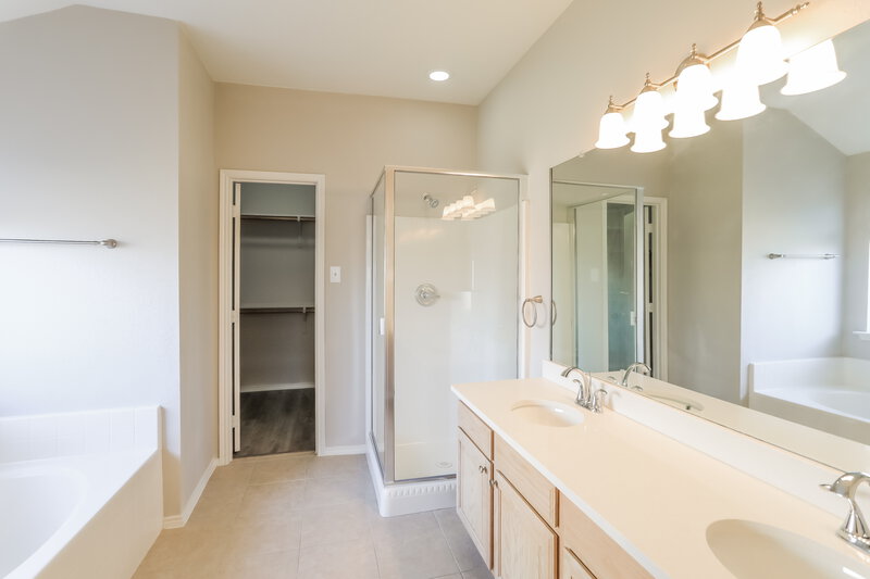 1,795/Mo, 2036 Forest Meadow Dr Princeton, TX 75407 Main Bathroom View