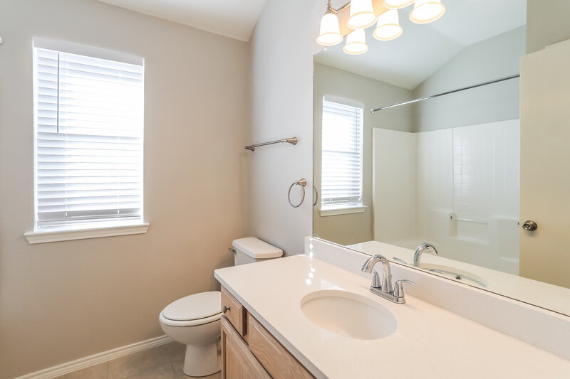1,795/Mo, 2036 Forest Meadow Dr Princeton, TX 75407 Bathroom View