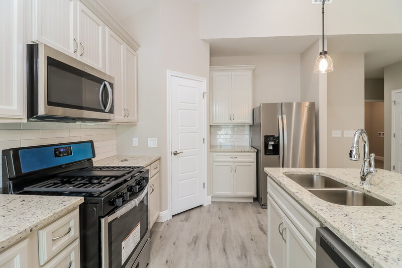 2,420/Mo, 3108 Rockwell Ln Fort Worth, TX 76179 Kitchen View 2