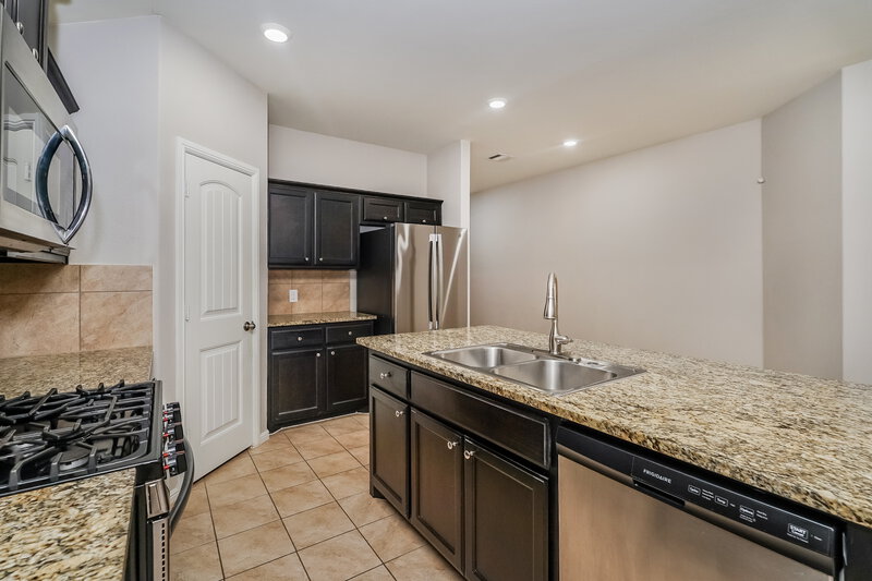 2,160/Mo, 679 Johnson Dr Crowley, TX 76036 Kitchen View