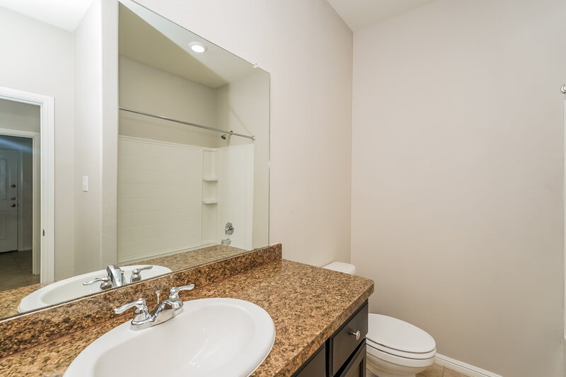 2,160/Mo, 679 Johnson Dr Crowley, TX 76036 Bathroom View