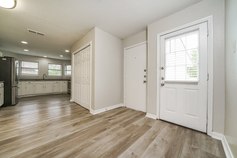 2,710/Mo, 8801 Pine Forest Dr Rowlett, TX 75088 Dining Room View 2
