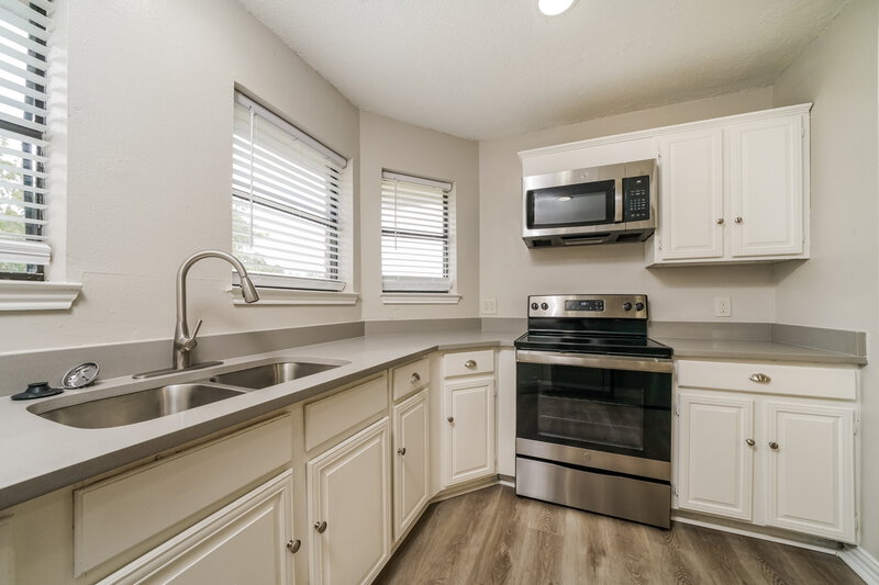 2,710/Mo, 8801 Pine Forest Dr Rowlett, TX 75088 Kitchen View 2