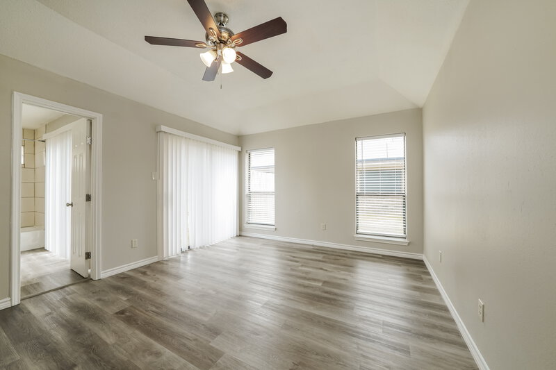 2,710/Mo, 8801 Pine Forest Dr Rowlett, TX 75088 Main Bedroom View
