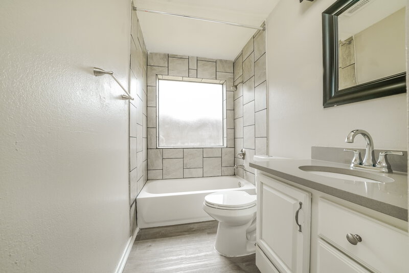 2,710/Mo, 8801 Pine Forest Dr Rowlett, TX 75088 Bathroom View