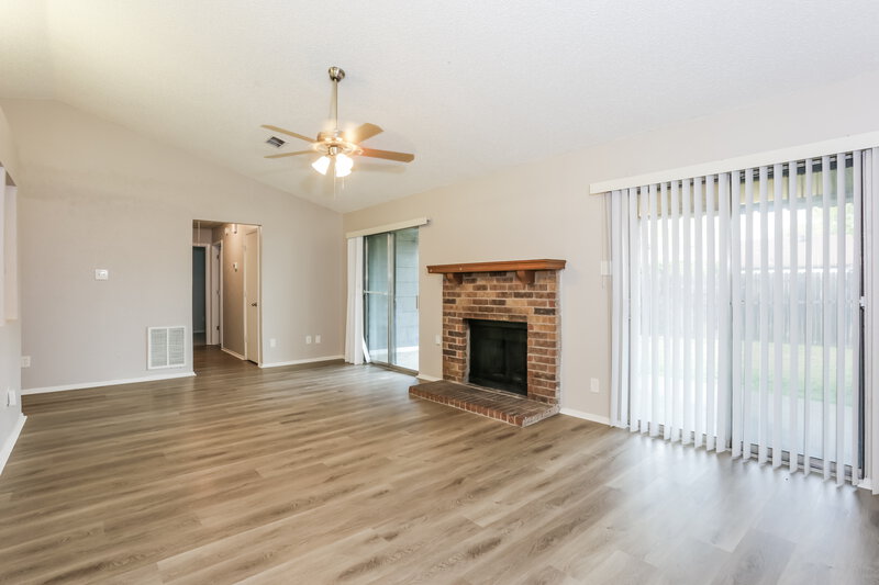 1,815/Mo, 3900 Dogwood Ct Fort Worth, TX 76137 Living Room View