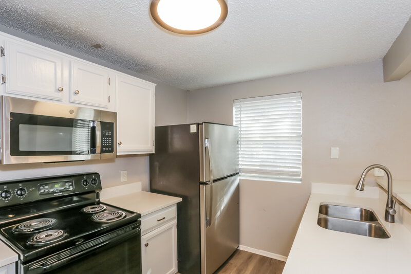1,815/Mo, 3900 Dogwood Ct Fort Worth, TX 76137 Kitchen View 2