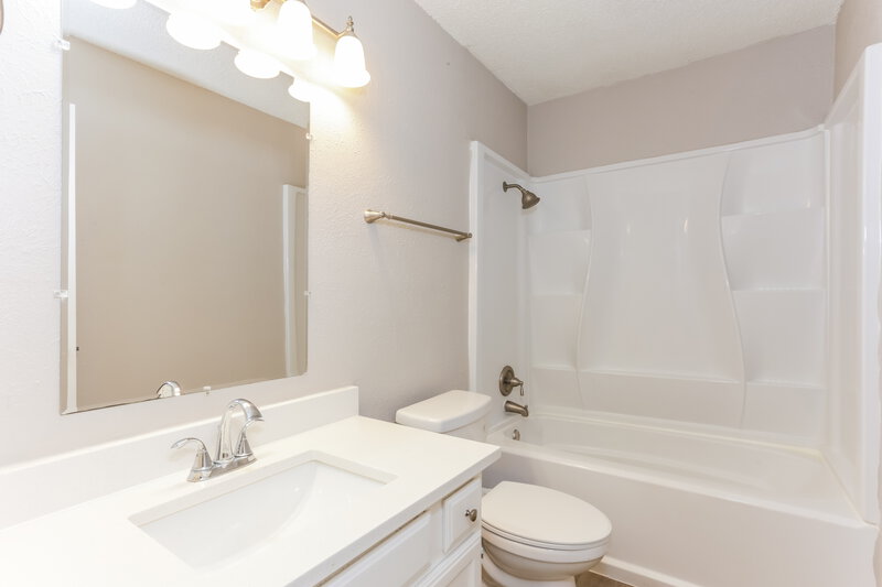 1,815/Mo, 3900 Dogwood Ct Fort Worth, TX 76137 Bathroom View