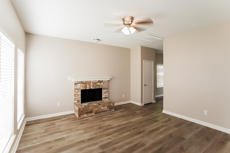 3,800/Mo, 1561 Sunnymeadow Rd Lancaster, TX 75134 Living Room View