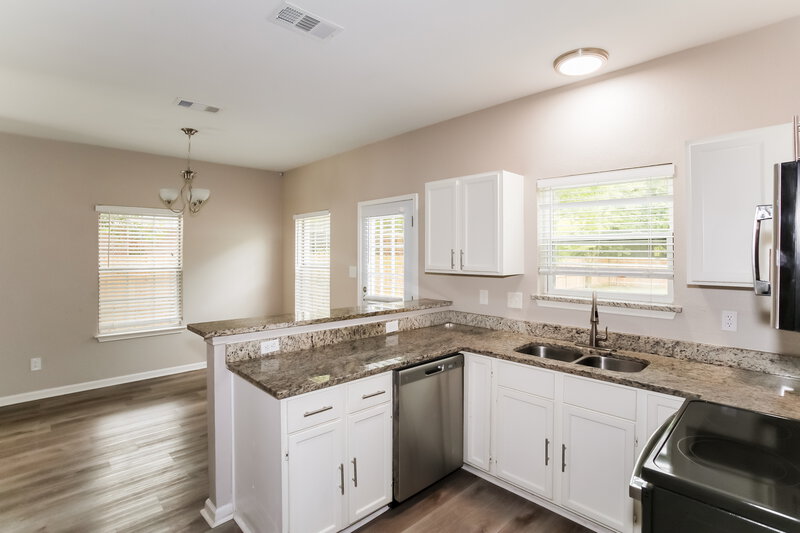 3,800/Mo, 1561 Sunnymeadow Rd Lancaster, TX 75134 Kitchen View