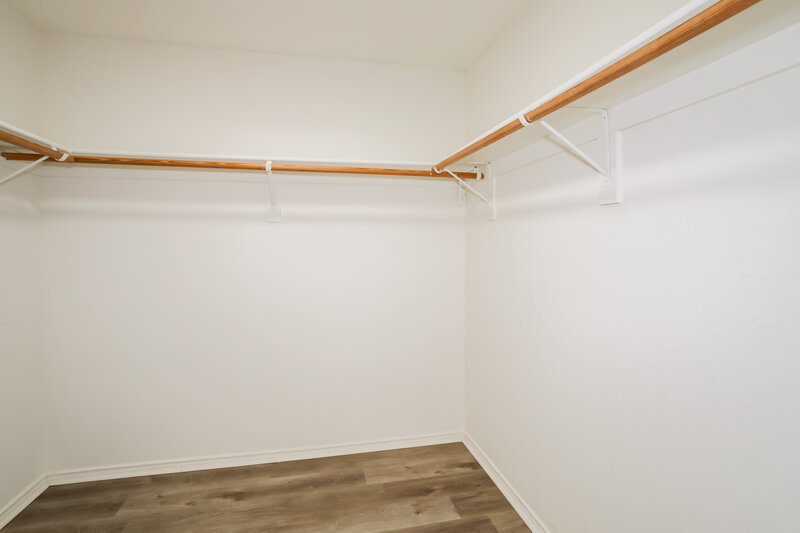 3,800/Mo, 1561 Sunnymeadow Rd Lancaster, TX 75134 Walk In Closet View