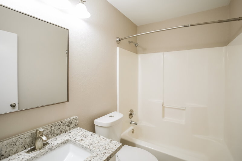 3,800/Mo, 1561 Sunnymeadow Rd Lancaster, TX 75134 Bathroom View