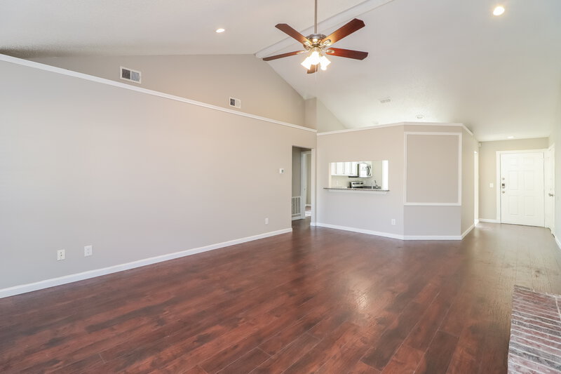 1,935/Mo, 8000 Ashridge Rd Fort Worth, TX 76134 Living Room View 2
