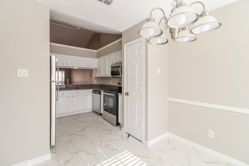 1,935/Mo, 8000 Ashridge Rd Fort Worth, TX 76134 Dining Room View 2