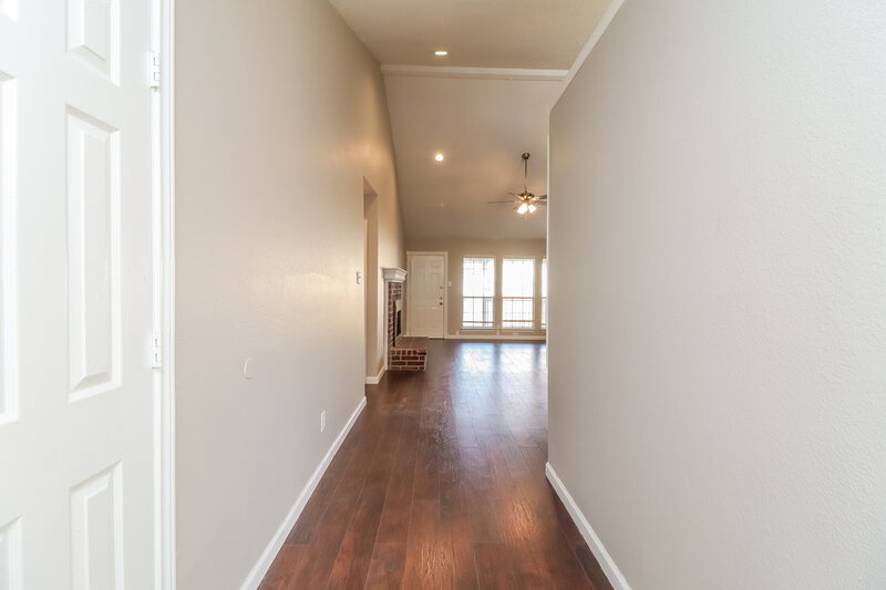 1,935/Mo, 8000 Ashridge Rd Fort Worth, TX 76134 Hallway View