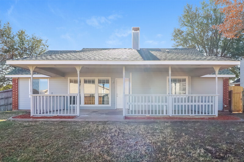 1,935/Mo, 8000 Ashridge Rd Fort Worth, TX 76134 Rear View