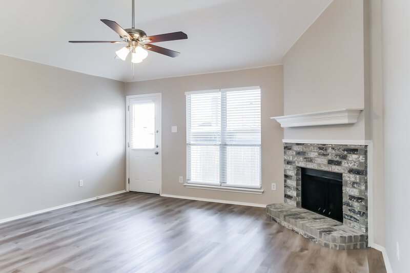 2,080/Mo, 1508 Kelly Ln Royse City, TX 75189 Living Room View 2