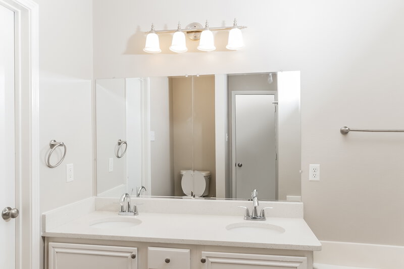 2,080/Mo, 1508 Kelly Ln Royse City, TX 75189 Main Bathroom View