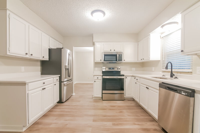 2,755/Mo, 2609 Chatham Ct Grand Prairie, TX 75052 Kitchen View 3