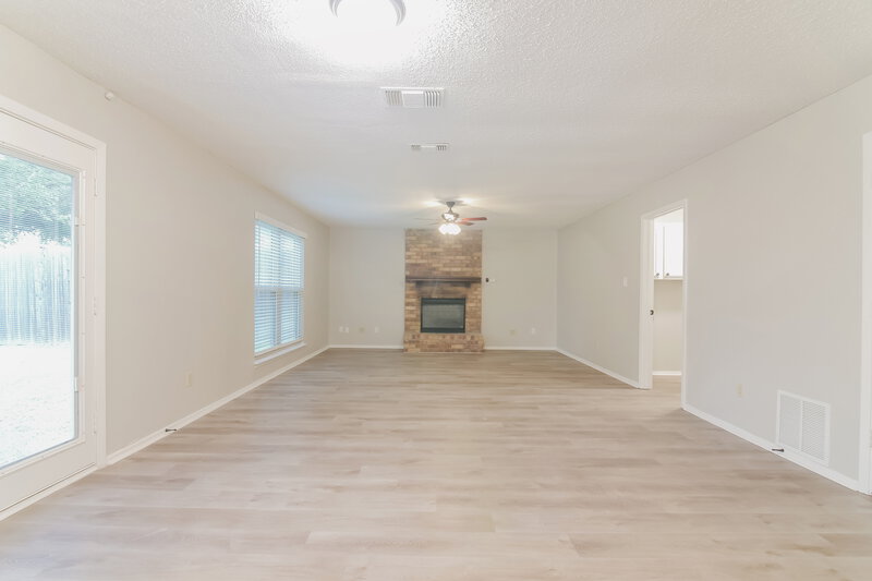 2,755/Mo, 2609 Chatham Ct Grand Prairie, TX 75052 Family Room View