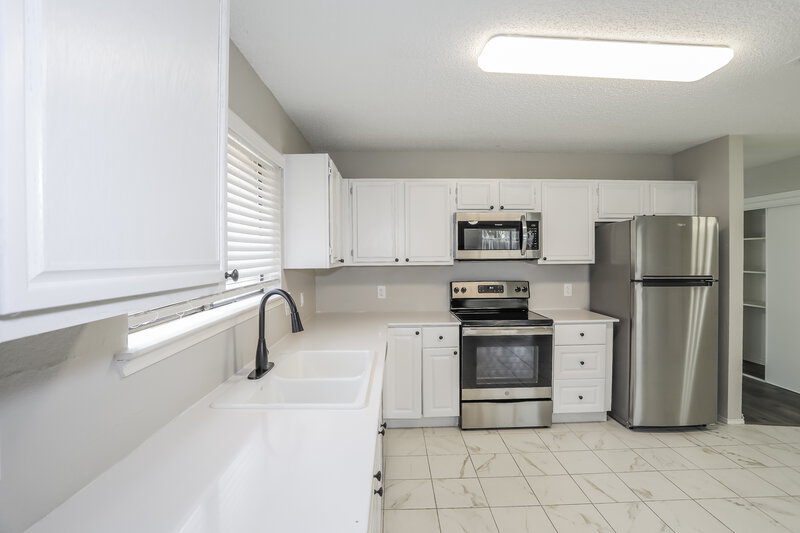 2,300/Mo, 6936 Bentley Ave Fort Worth, TX 76137 Kitchen View