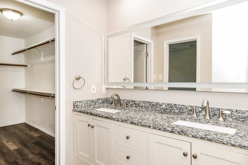 2,020/Mo, 206 Amherst Dr Forney, TX 75126 Main Bathroom View