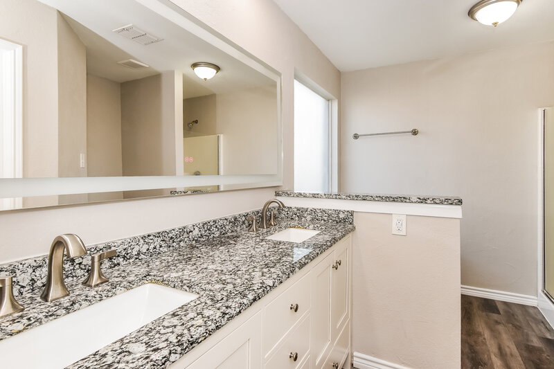 2,020/Mo, 206 Amherst Dr Forney, TX 75126 Main Bathroom View 2