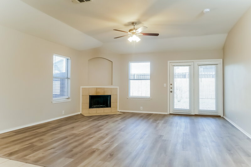 2,180/Mo, 4004 Sonoma Dr Argyle, TX 76226 Living Room View