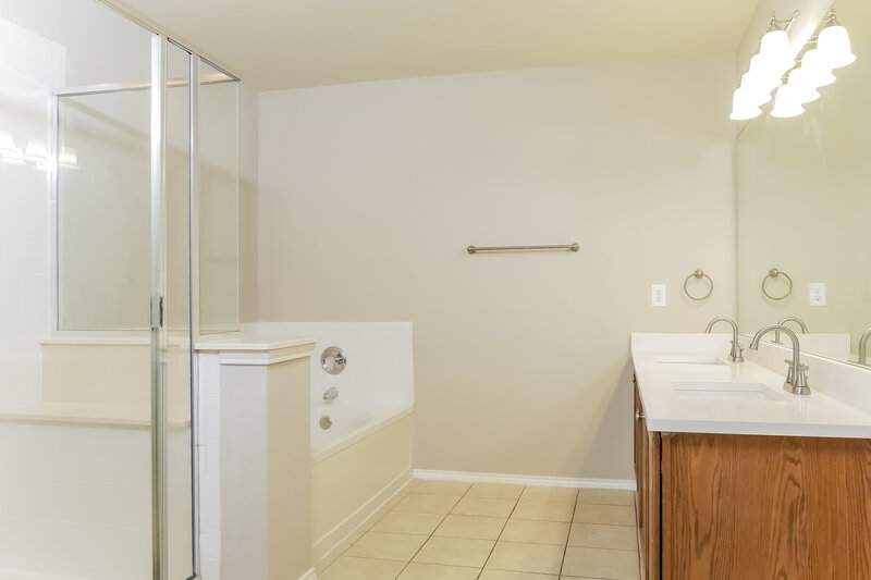 2,180/Mo, 4004 Sonoma Dr Argyle, TX 76226 Main Bathroom View
